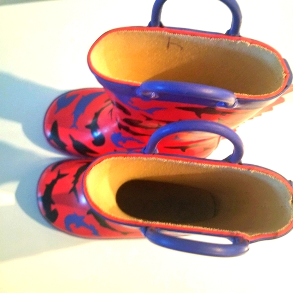 ZOOGS shark  waterproof KIDS boot - Picture 4 of 6